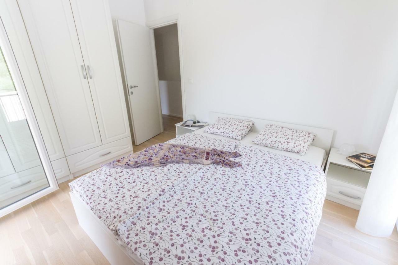 House Sunny Rock Baska Villa Buitenkant foto
